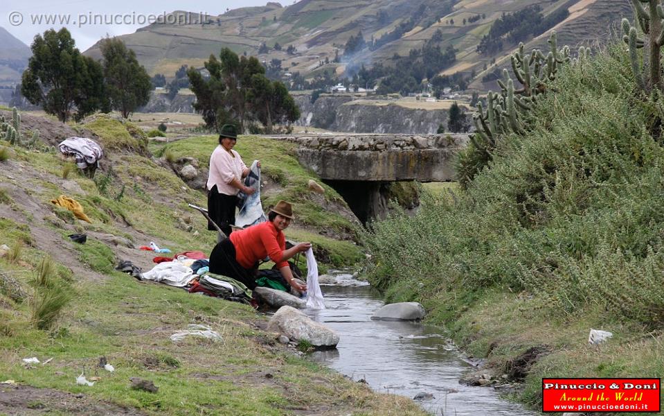 ECUADOR - Sulla strada per Quilotoa - 4.jpg